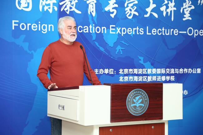 1483521830919533.jpg 美国伊利诺理工大学Norman G. Lederman教授介绍国际视野下教师发展和培训概况.jpg