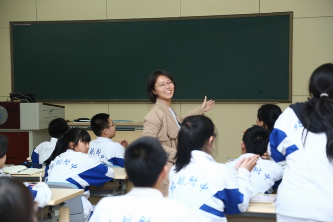 1491013602110088.jpg 1 洪思飏授课.jpg