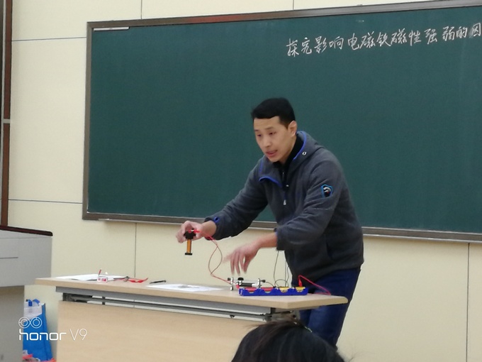 1515045879170626.jpg 闫老师上课中.jpg