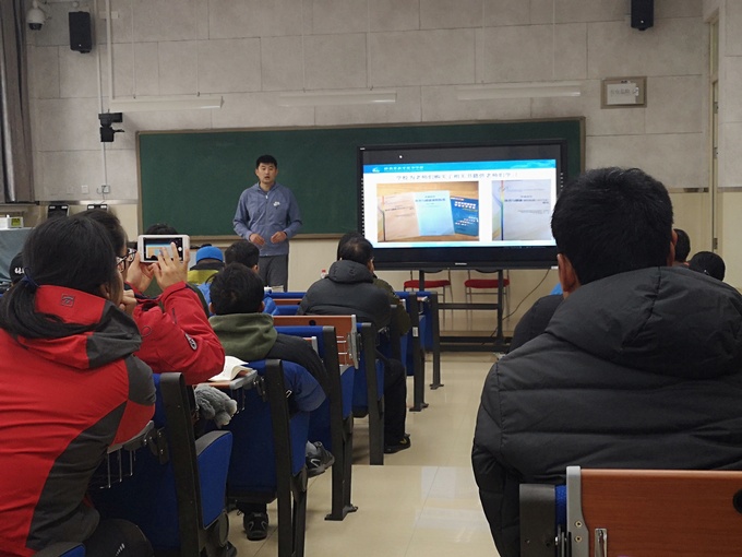 1543202111828723.jpg 体育教研组长谷晓伟老师分享我校选项走班经验.jpg