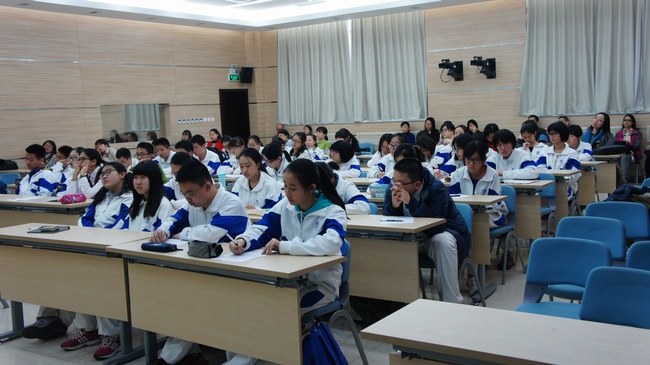 1458270877702541.jpg 听讲的师生-1_Frame(简单型四周细框(角翻转)).jpg