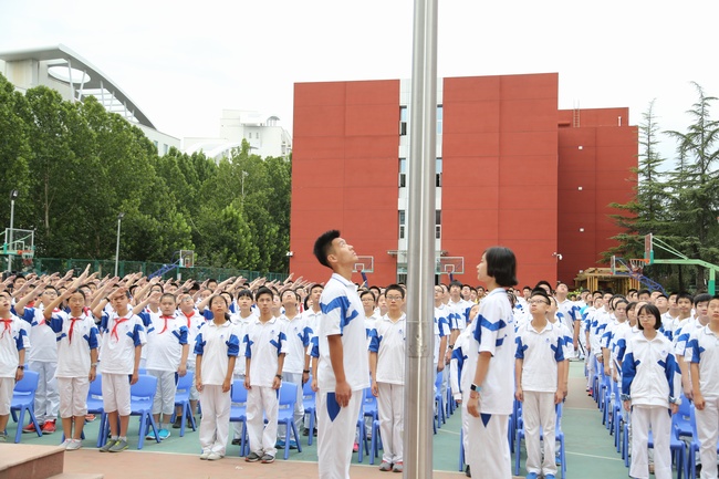 1472806461135004.jpg 升国旗 奏国歌.jpg